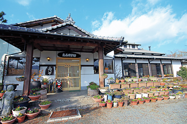 体にやさしい味わいの田楽味噌が自慢「高森田楽村」