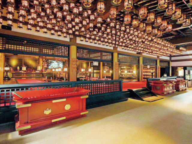 【高野山・奥之院参拝スポット⑦】弘法大師御廟を礼拝するためのお堂「燈籠堂」