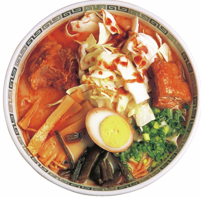 とろける角煮とたっぷり生キャベツが入る「桂花本店」