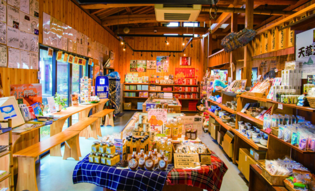 潮の香りが食欲をそそる濃厚で甘いとれたてウニ「天草海鮮蔵」