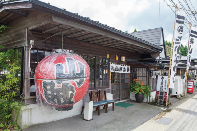 フカフカの高菜めしが名物「山賊旅路」