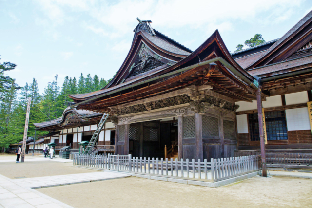 【高野山・金剛峯寺×見どころ②】檜皮葺きの大屋根が圧巻! 高野山の中心となる本坊「主殿」