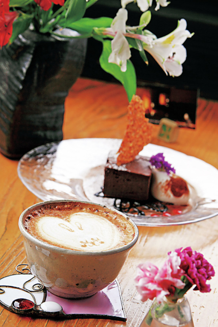 古さと新しさが混在する空間「隠れ茶房 茶蔵カフェ」