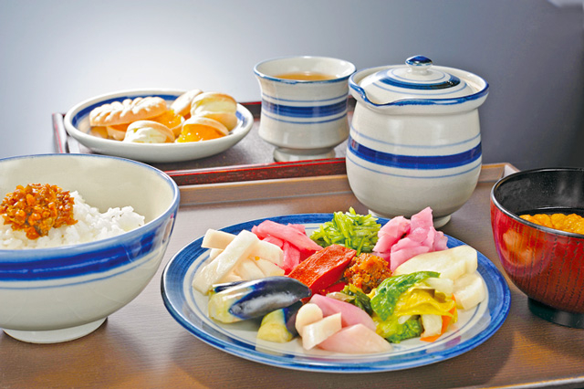 <夢京橋キャッスルロードのランチ>伝統野菜の漬物バイキング「山上茶寮」