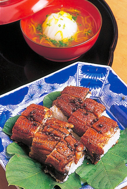 <四番町スクエアのランチ>鮒寿司も人気の和食店「楽座」