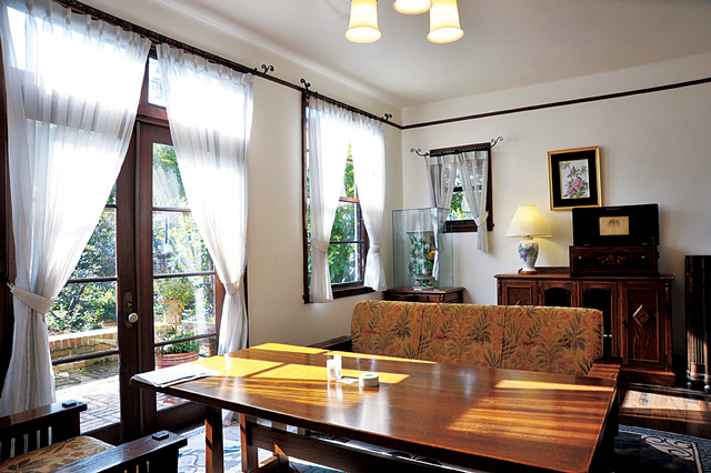 カフェの特別室でぜいたく気分!「クラブハリエ 日牟禮カフェ」