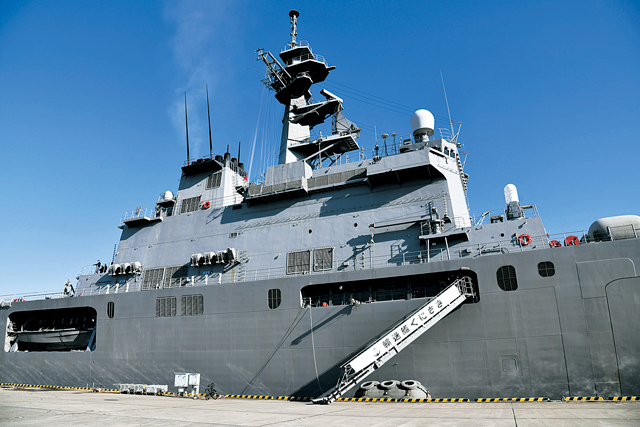 こんな艦船が見られることも