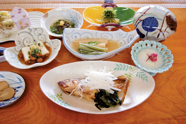 旬の食材を使ったヘルシー料理「郷土料理 東海林」