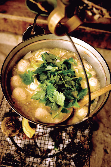 地元の名物を堪能しよう