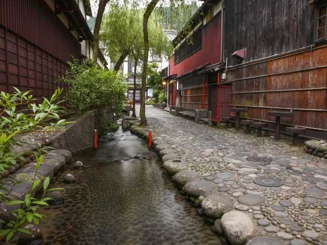 郡上八幡の城下町さんぽコース① やなか水のこみち
