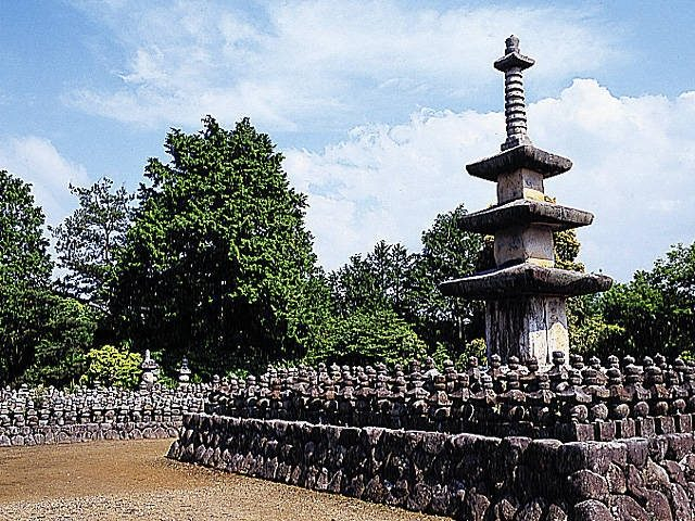 【東近江×観光】アショカ王の贈り物と伝えられる石塔「石塔寺」