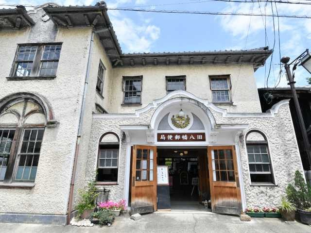 【ヴォーリズ建築おすすめ見学スポット】3.スペイン風の玄関が印象的「旧八幡郵便局」