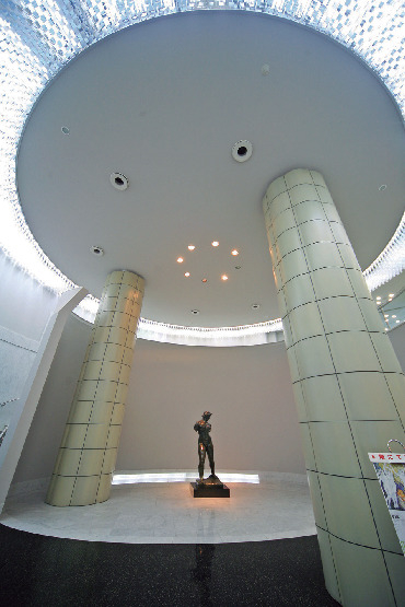 秋田県立近代美術館