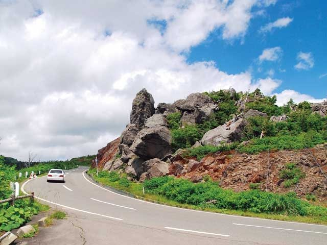【八幡平アスピーテライン×ドライブ】岩手山を目の前に望む定番の絶景スポット!「源太岩展望所」