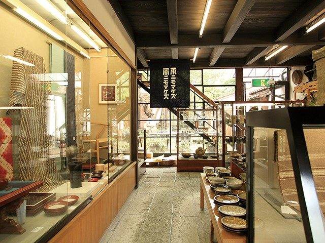 【盛岡×観光】10:30 賢治ゆかりの店の中庭で静かな時に浸る「光原社」