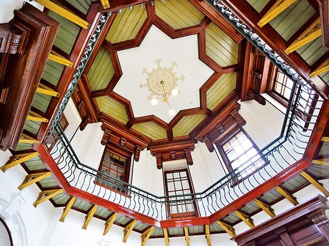 【盛岡×観光】15:50 明治の洋館でレトロ気分に浸る「岩手銀行赤レンガ館」