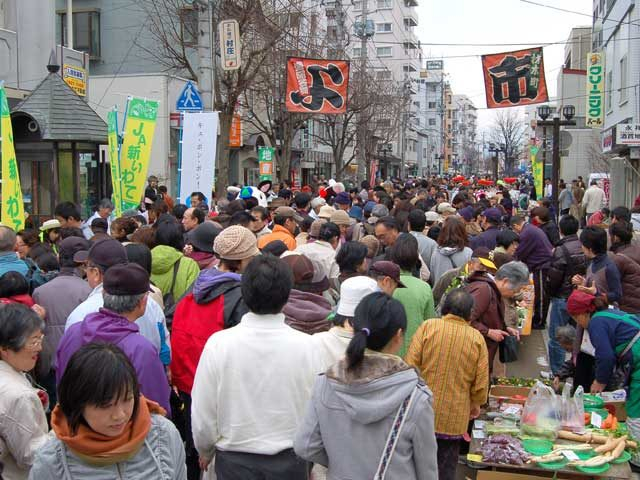 【盛岡×観光】4〜11月の土曜は…材木町のよ市へ行こう「よ市」