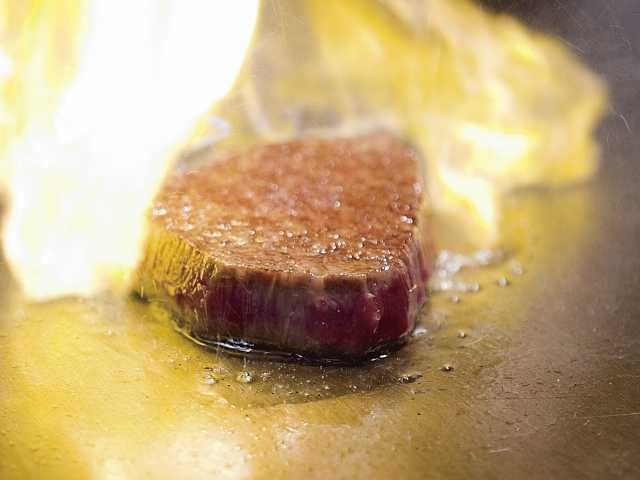 【盛岡×いわて短角和牛】目の前の鉄板で豪快に焼きあげる「鉄板焼き 香月」