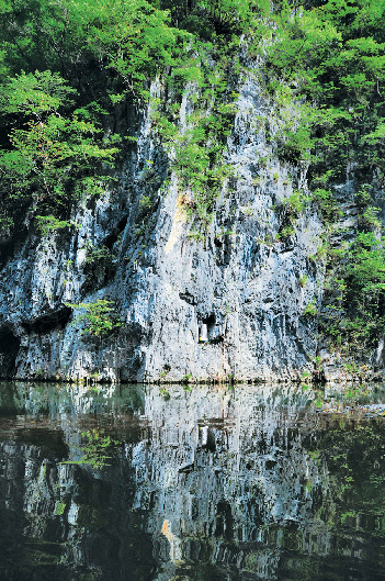 【一関】猊鼻渓舟下り(げいびけいふなくだり)