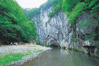 【一関】猊鼻渓舟下り(げいびけいふなくだり)