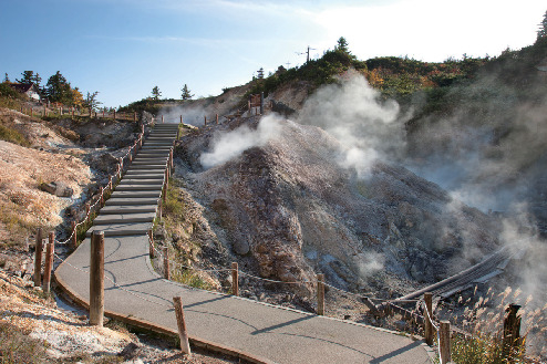 【八幡平アスピーテライン×ドライブ】大地のエネルギーを感じる! 火山活動観察のための遊歩道「後生掛温泉自然研究路」