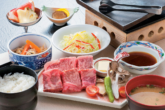 お得なランチセットを食べよう!