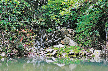 【一関】猊鼻渓舟下り(げいびけいふなくだり)