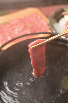 【盛岡×前沢牛】とろける舌ざわりと芳醇な旨みに酔いしれる「いわちく銀河離宮」