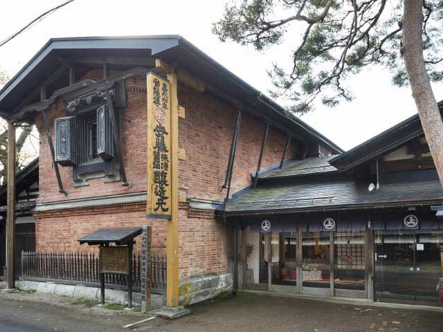 【1泊2日の秋田観光モデルコース 角館〜乳頭温泉郷エリア】豊富な調味料をゲット「安藤醸造本店」