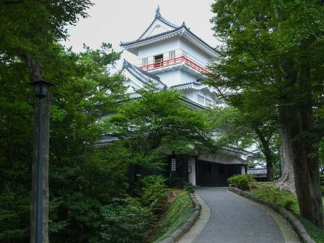 【1泊2日の秋田観光モデルコース 秋田タウンエリア】のんびり散策「千秋公園」