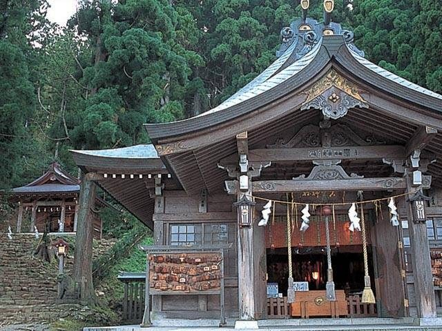 男鹿真山神社
