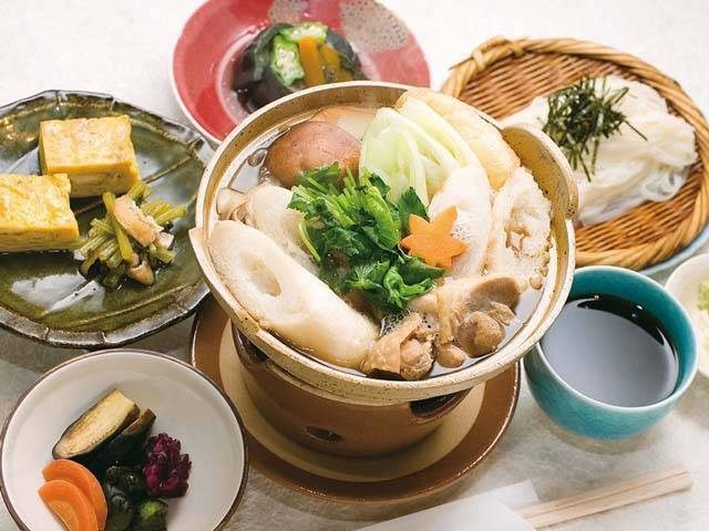 手間ひまかけたきりたんぽ鍋「旬菜料理 月の栞」