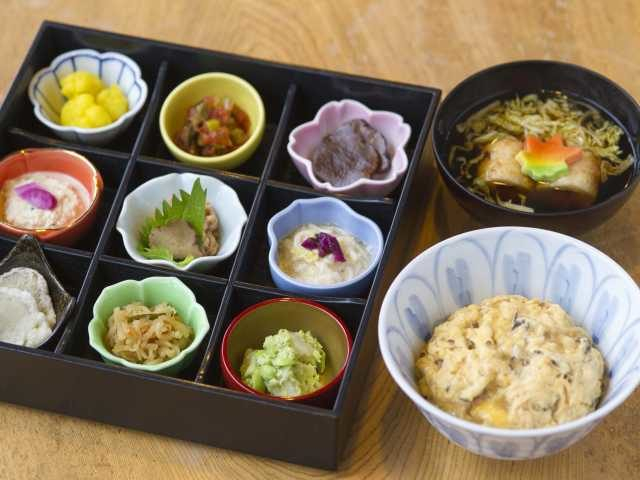 料亭の味を気軽に堪能「食堂いなほ」