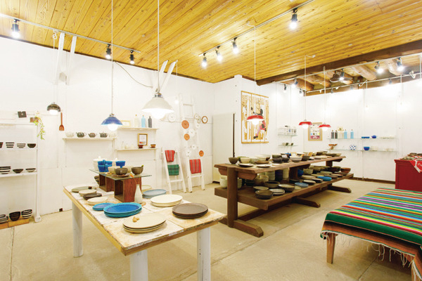 【信楽×観光スポット7】伝統×モダンな陶器を買おう!「丸十製陶 CONTENTS」