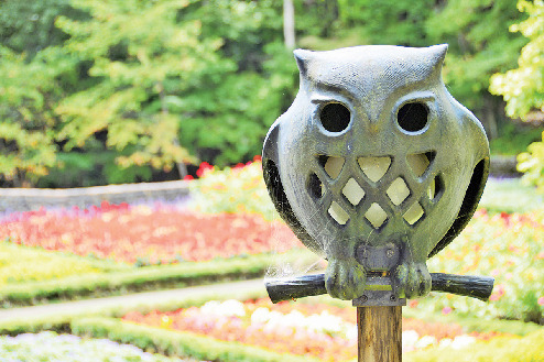 【花巻観光×宮沢賢治を知る王道コース3】花々が咲き誇る賢治設計の日時計花壇「ポランの広場」