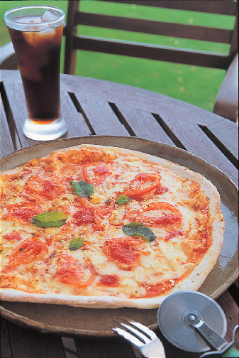 【阿蘇×絶景レストラン】手作りピザと高原の絶景を堪能「ピザハウス「ホタルの里りんりん」」