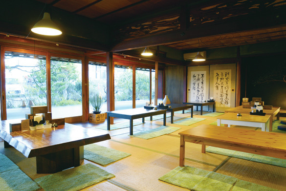 【信楽×観光スポット4】ランチは信楽焼の土鍋ごはん「土鍋ごはん&CAFE睦庵」