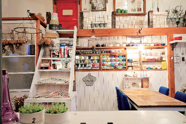 【阿蘇×こだわり雑貨が並ぶカフェ】手作りの店内を賑わすインテリア雑貨「CAFE RESTAURANT GALETTE」