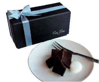 【阿蘇×こだわり雑貨が並ぶカフェ】クラシカルな建物に似合うアンティーク雑貨「Café Tien Tien」