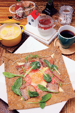 【阿蘇×こだわり雑貨が並ぶカフェ】手作りの店内を賑わすインテリア雑貨「CAFE RESTAURANT GALETTE」