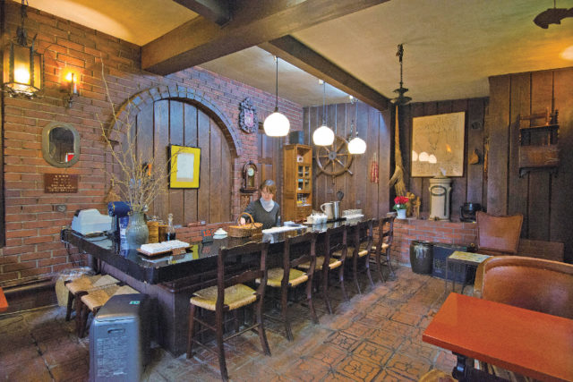 【盛岡×観光】10:30 賢治ゆかりの店の中庭で静かな時に浸る「光原社」