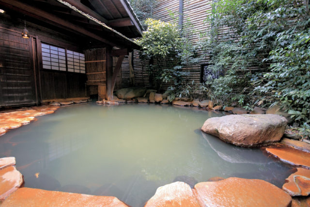 【熊本・黒川温泉×露天風呂】歴史の宿 御客屋