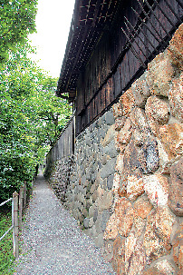 川原町の古い町並み|蔵のある散策道【観光スポット】