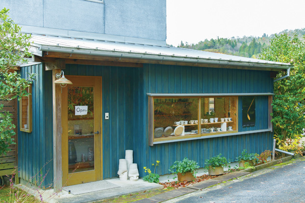 【信楽焼×観光スポット】生活に溶け込むアイテムを「なか工房」