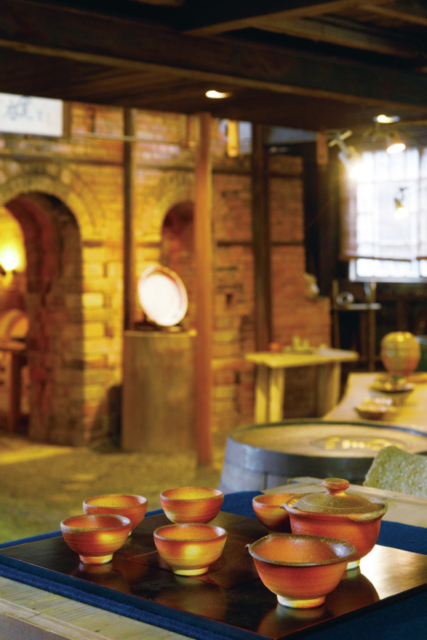 【信楽×観光スポット1】元明治師範学校のギャラリーを訪ねよう「ギャラリー陶ほうざん」