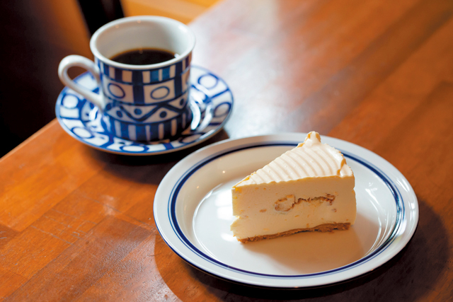 駅近カフェの手作りスイーツを堪能「びすけっと」