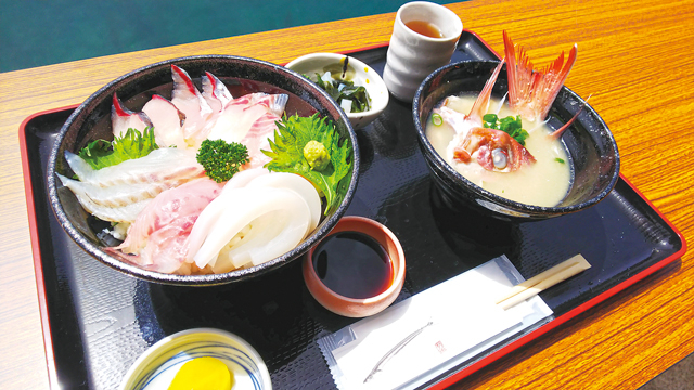 【伊根のカフェ&海辺のランチ】漁港めし