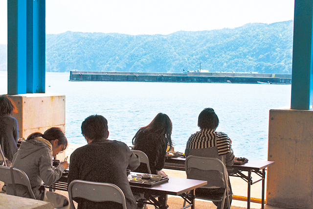【伊根のカフェ&海辺のランチ】漁港めし