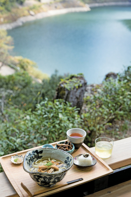 川の景色に癒やされる茶農家が営むカフェ「茶農家の店 あすなろ」