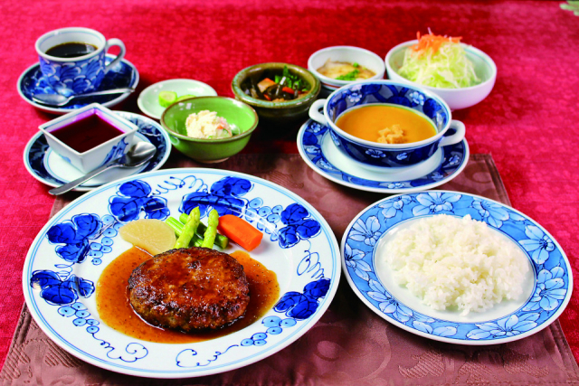 静かな山里のレストランでステーキ「民家レストラン伊萬里亭」